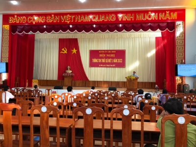Huyện ủy Lộc Ninh tổ chức hội nghị thông tin thời sự đợt 1/2022