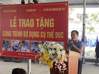 Trao tặng bộ dụng cụ thể dục, thể thao ngoài trời  cho cơ sở cai nghiện ma túy tỉnh Bình Phước