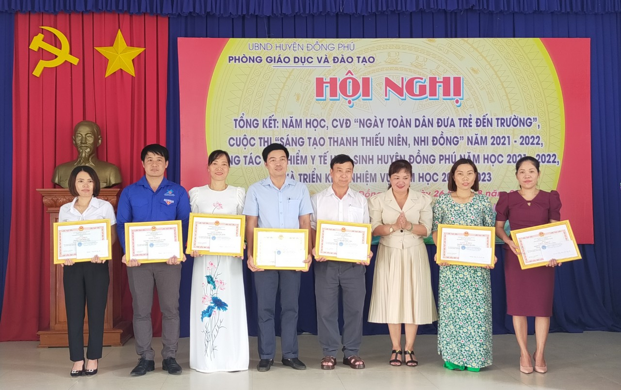 Phòng GDĐT huyện Đồng Phú xếp thứ 2 khối thi đua toàn tỉnh