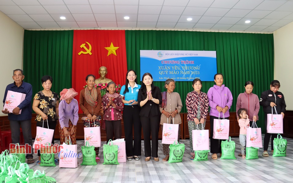 Hội Liên hiệp Phụ nữ các cấp trong tỉnh Bình Phước  với hoạt động chăm lo tết Nguyên đán Quý Mão 2023