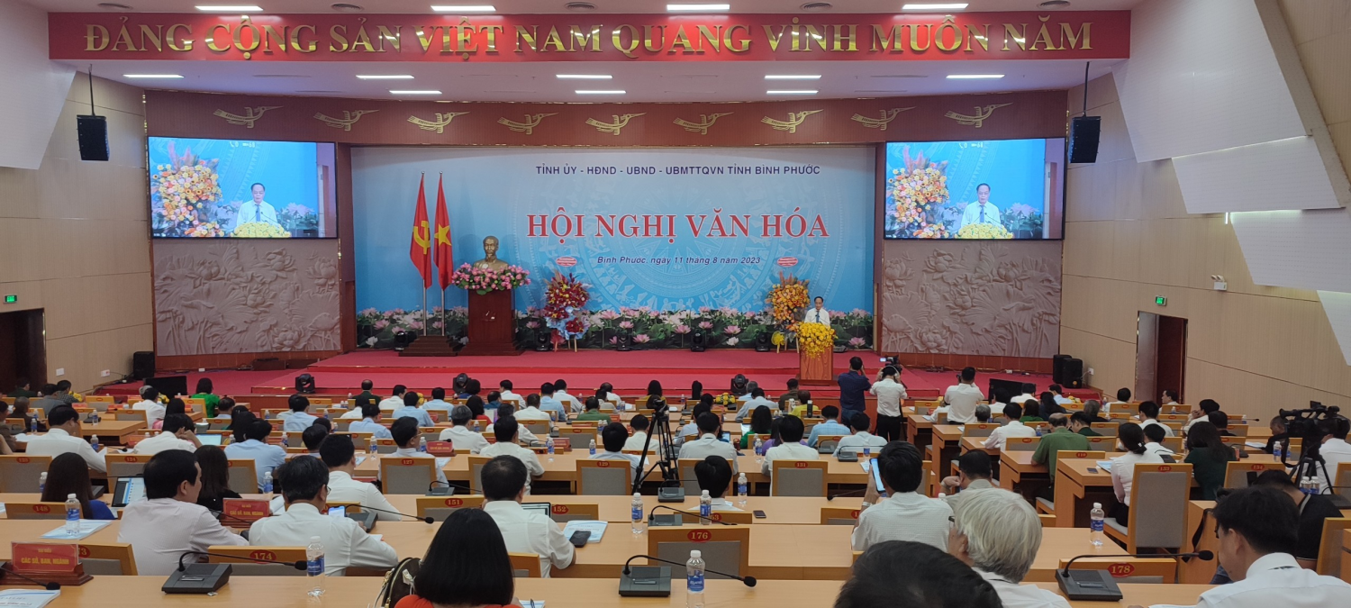 Vai trò lãnh đạo của các cấp ủy Đảng trong việc quán triệt, nâng cao nhận thức cho cán bộ, đảng viên và quần chúng nhân dân về xây dựng và phát triển văn hóa, con người Việt Nam đáp ứng yêu cầu phát triển bền vững đất nước