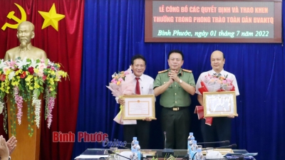 Điện lực Bình Phước đón nhận bằng khen của Bộ trưởng Bộ Công an
