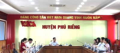 Ban Tuyên giáo Tỉnh ủy giám sát công tác lý luận chính trị tại Trung tâm Chính trị huyện Phú Riềng