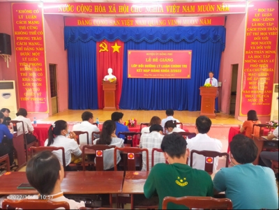 Đồng Phú: Bế giảng lớp bồi dưỡng LLCT kết nạp Đảng khóa 2/2022