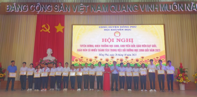 Đồng Phú tuyên dương, khen thưởng 171 giáo viên, học sinh
