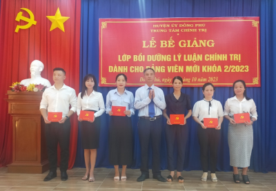 Đồng Phú bế giảng lớp bồi dưỡng lý luận chính trị dành cho đảng viên mới