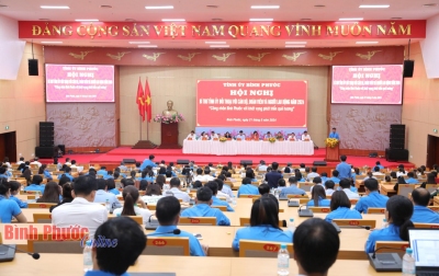 Bí thư Tỉnh ủy đối thoại với cán bộ, đoàn viên và người lao động năm 2024