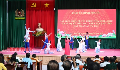 Các nhân sĩ, trí thức, nhà khoa học, văn nghệ sĩ có nhiều đóng góp vào sự phát triển của tỉnh