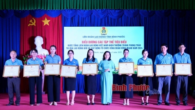 Công nhân tiên phong bước vào kỷ nguyên mới